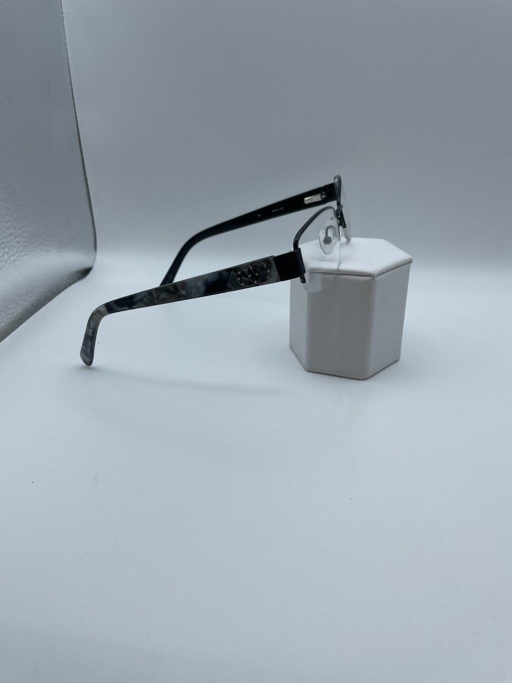 Oleg Cassini Brand OCO426 Model 53 Eye Black NEW