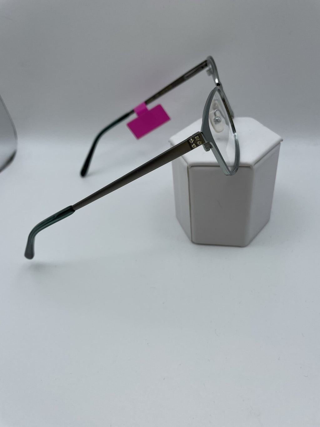 VERA WANG Brand Brystal Model 52 Eye Green NEW