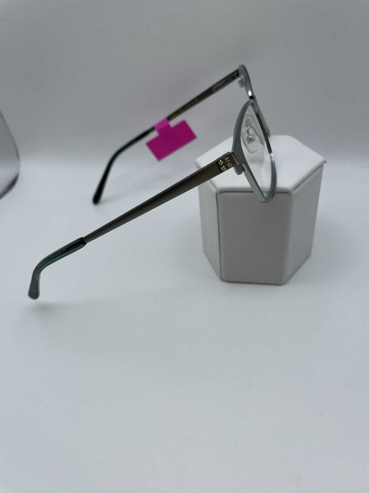 VERA WANG Brand Brystal Model 52 Eye Green NEW
