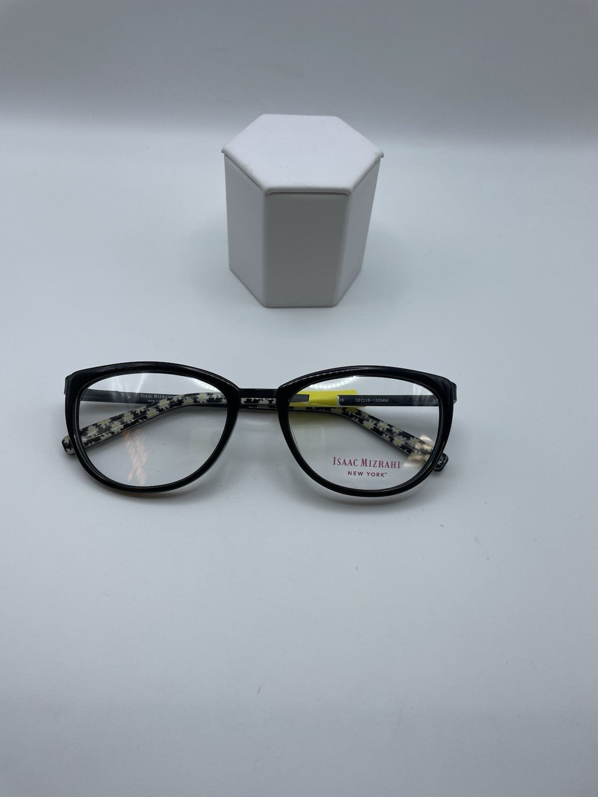 Isaac Mizrahi Brand IM30039 Model 52 Eye Black NEW