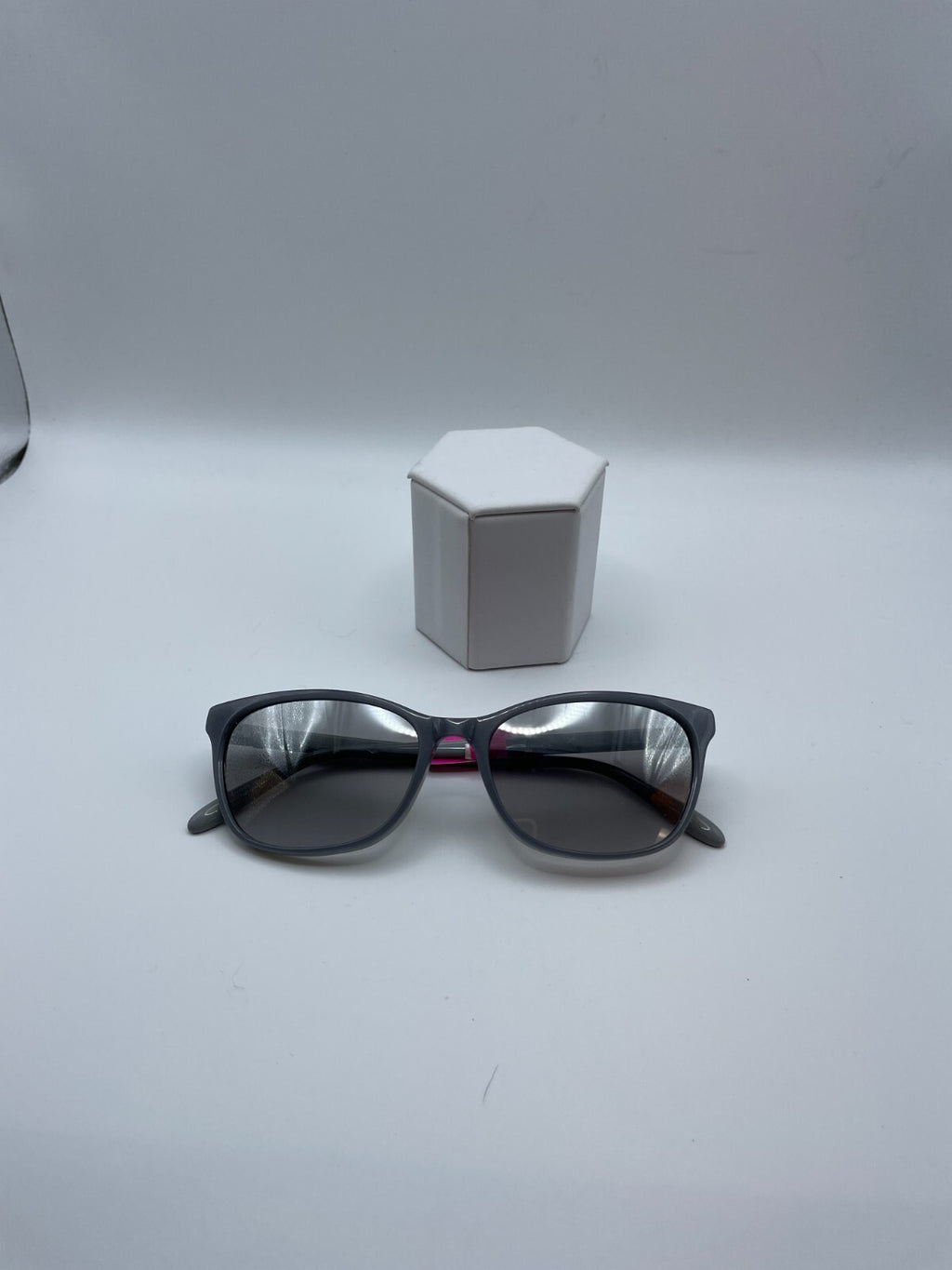 VERA WANG Brand Miki Model 53 Eye Dove NEW