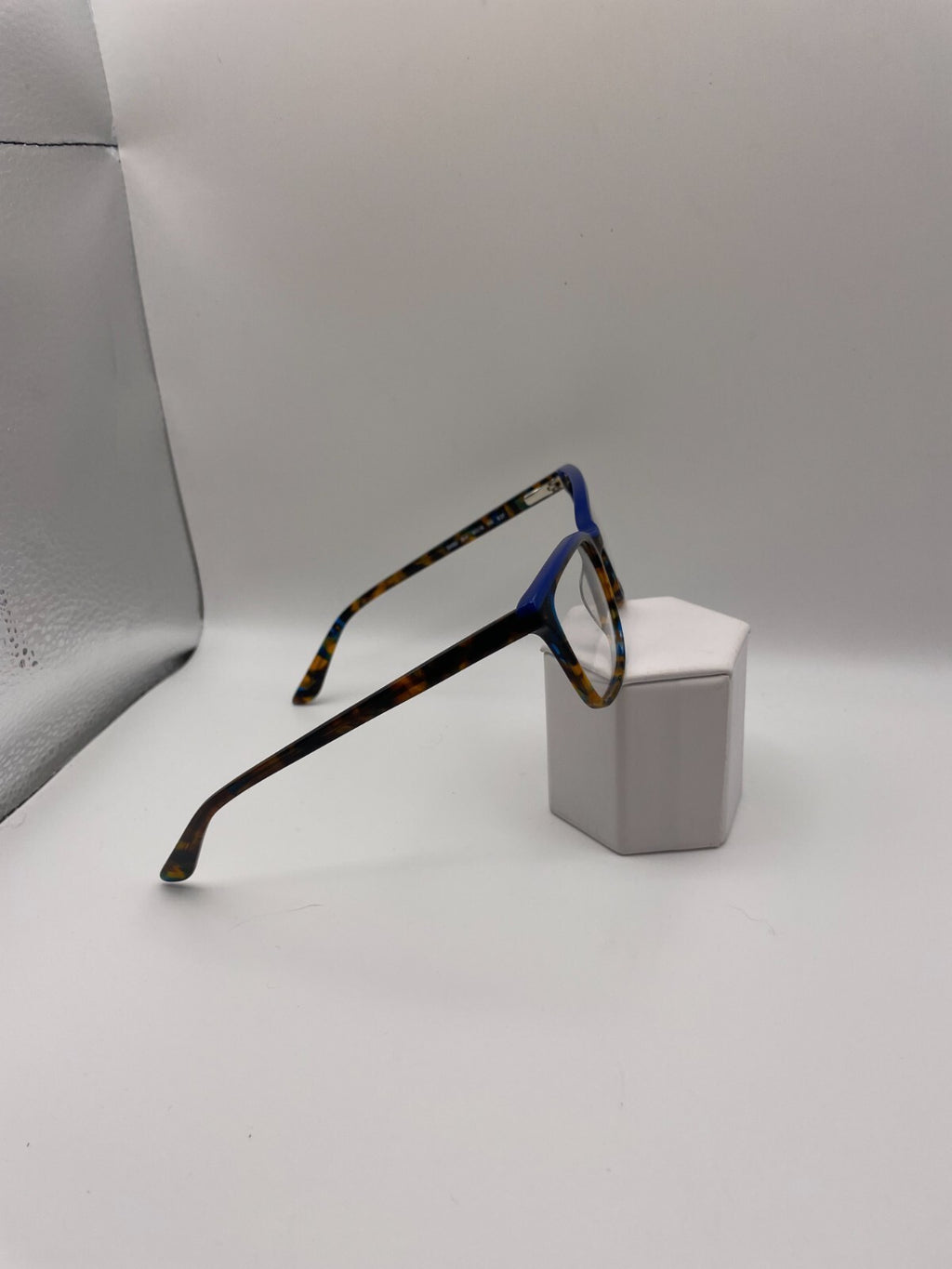 gx by GWEN STEFANI Brand GX052 Model 50 Eye Blue NEW