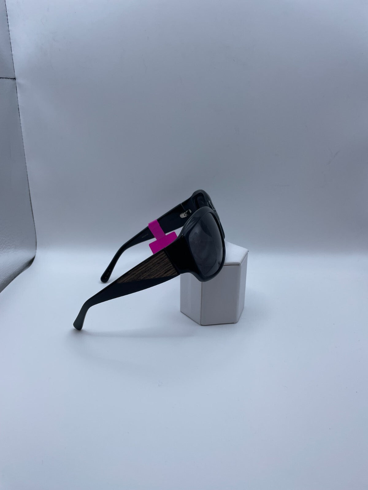 VERA WANG Brand V240 Model 59 Eye Black NEW