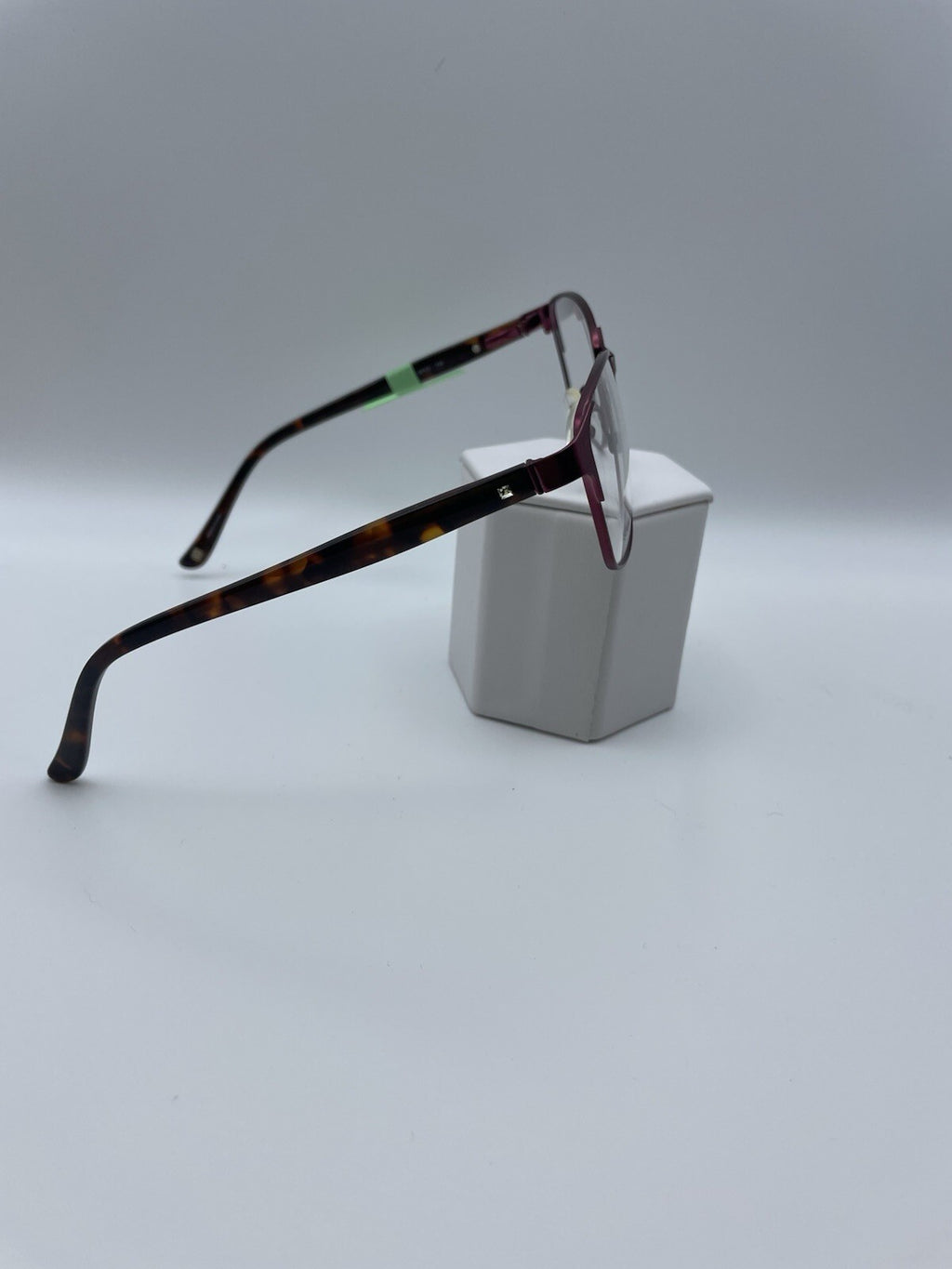 Liz Claiborne Brand L617 Model 53 Eye Red NEW