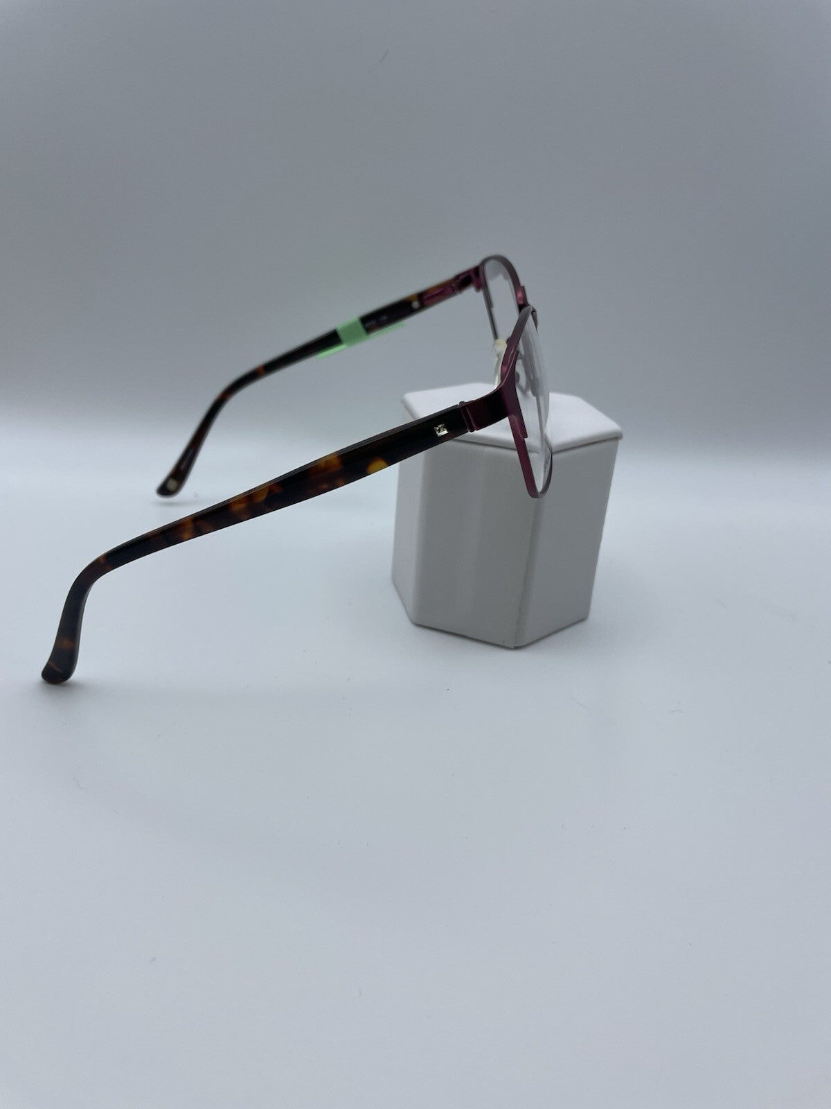 Liz Claiborne Brand L617 Model 53 Eye Red NEW