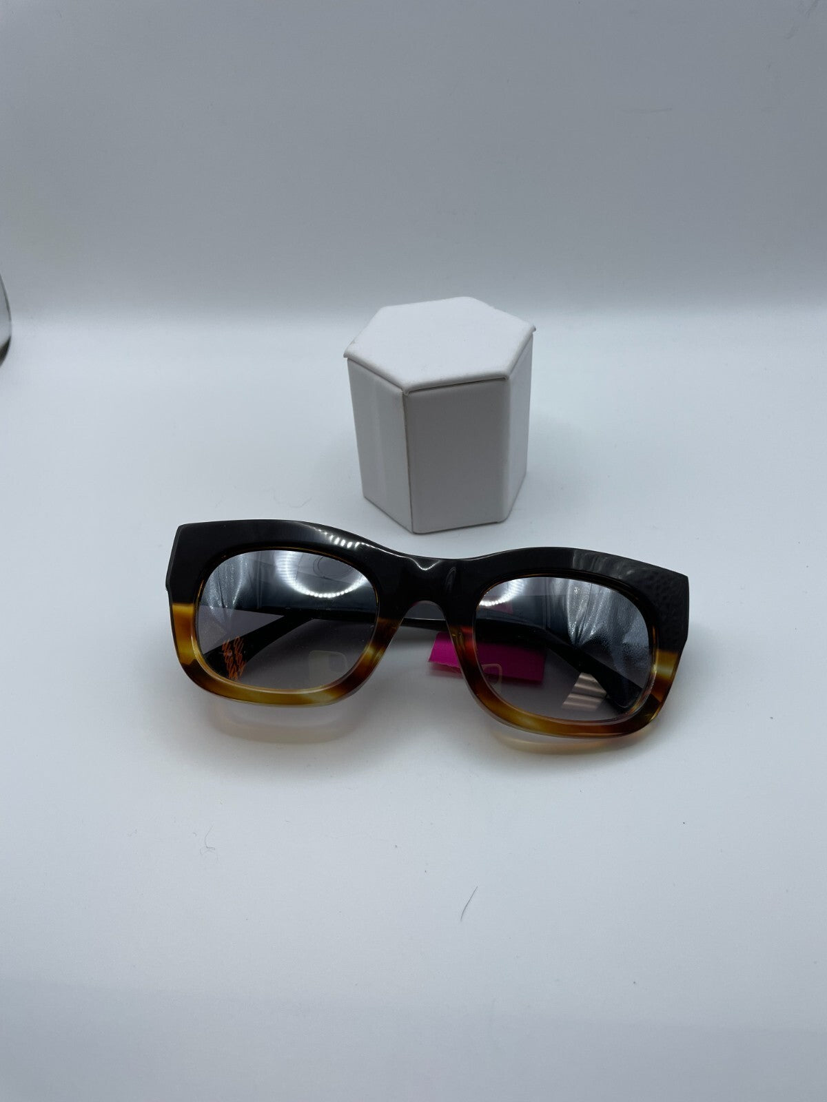 VERA WANG Brand Brava Model 48 Eye Tort NEW