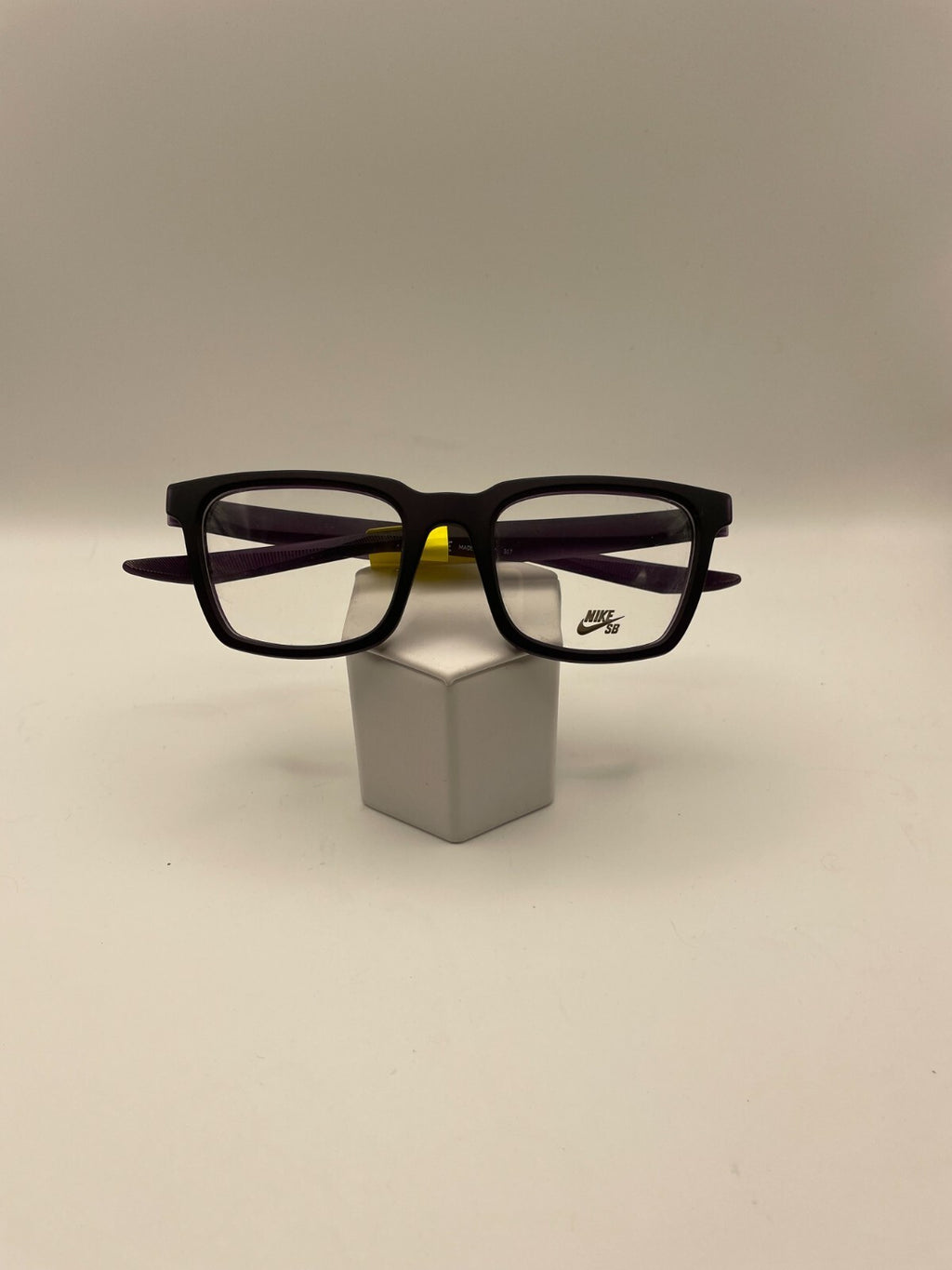 Nike SB Brand 7111 Model 50 Eye Black Color NEW