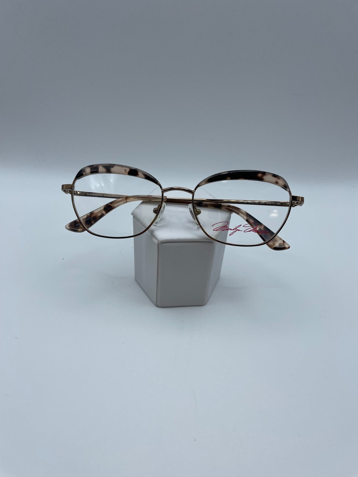 Marilyn Monroe Brand MMO166 Model 54 Eye Pink Tort NEW