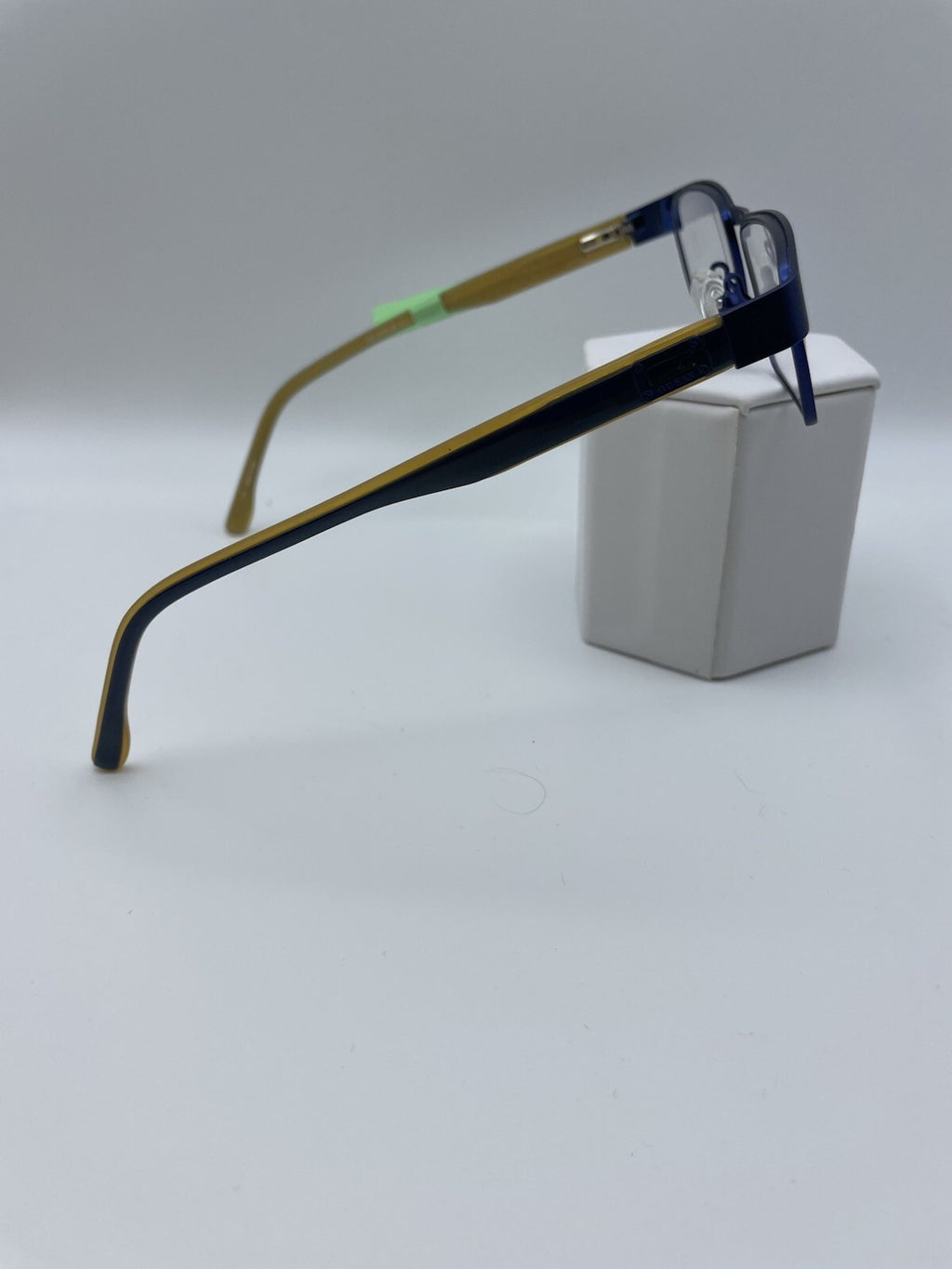 Guess Brand GU9105 Model 47 Eye Blue NEW
