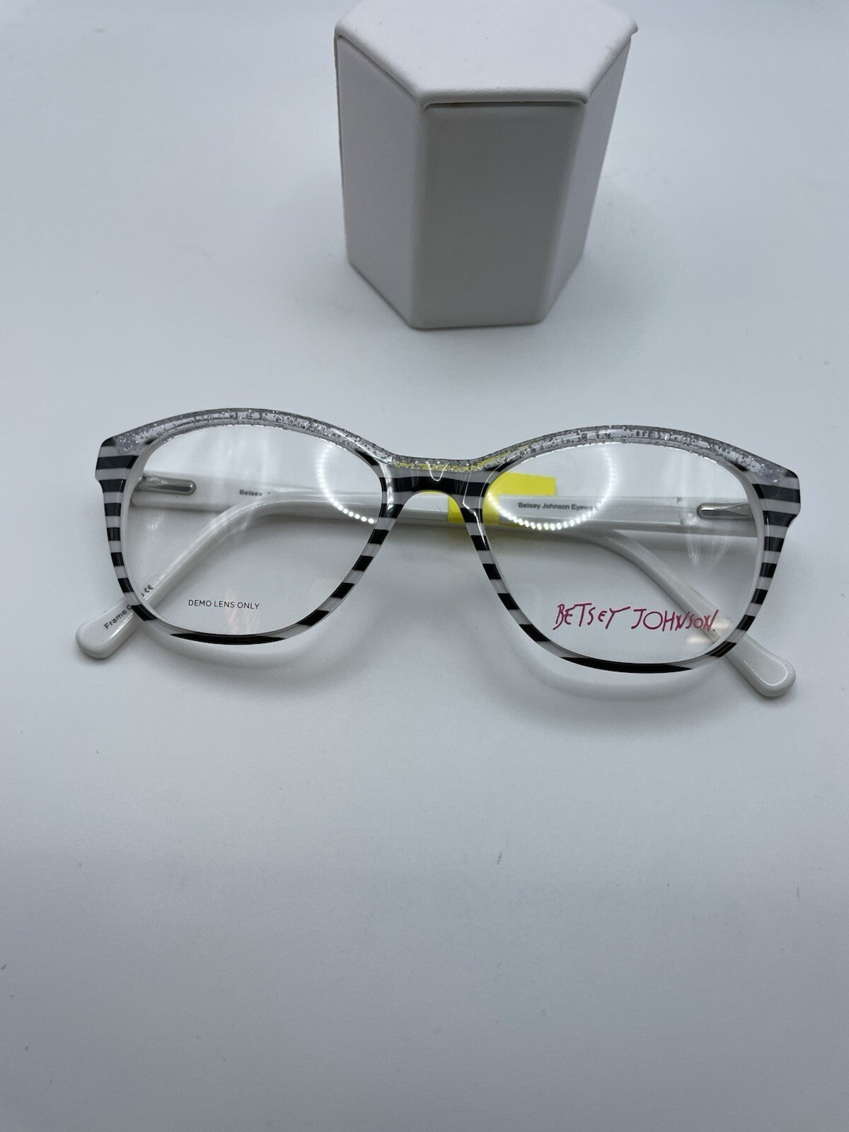 Betsey Johnson Brand Shimmy Model 52 Eye White NEW