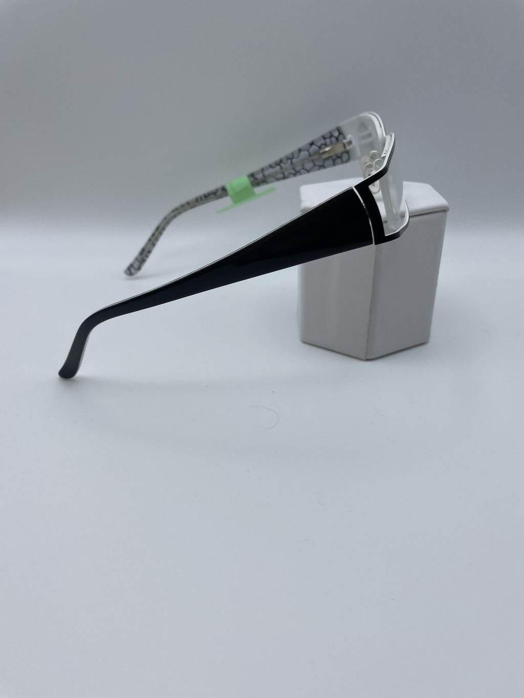 Guess Brand GU1518A Model 51 Eye BLK NEW