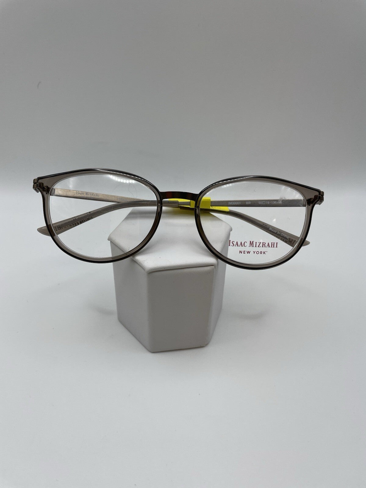 Isaac Mizrahi Brand IM30001 Model 50 Eye Brown NEW
