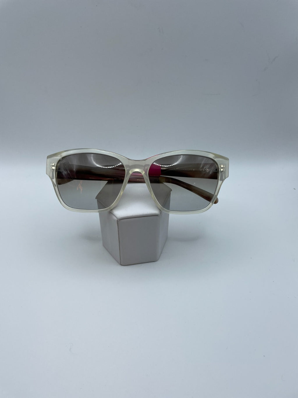 VERA WANG Brand Lihua Model 56 Eye Crystal NEW