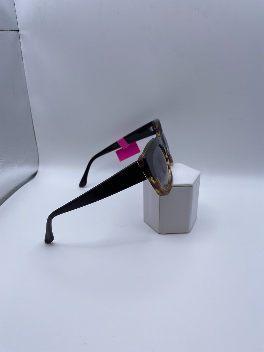 VERA WANG Brand Brava Model 48 Eye Tort NEW