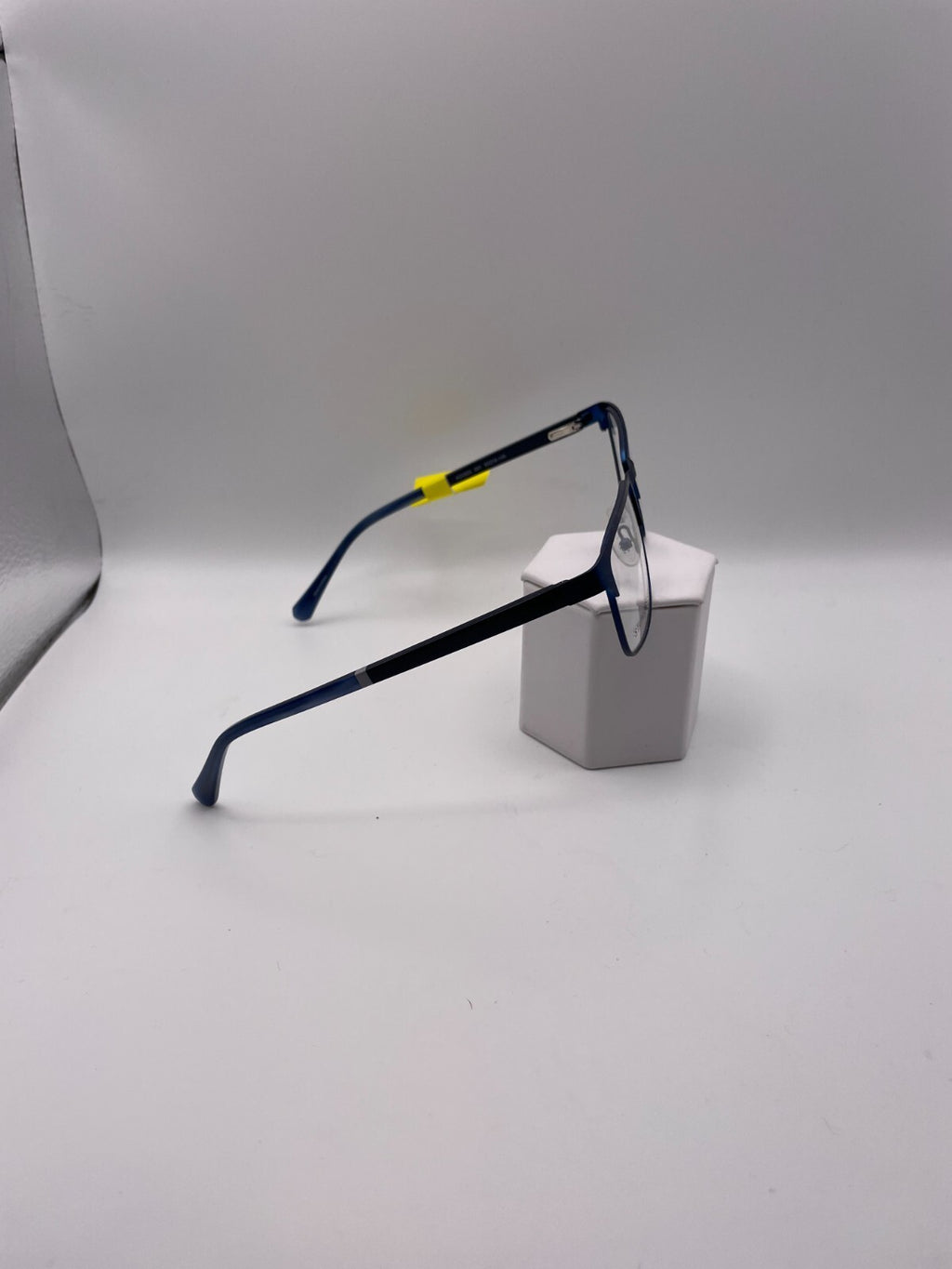Kenneth Cole Reaction Brand KC0823 Model 53 Eye Blue NEW