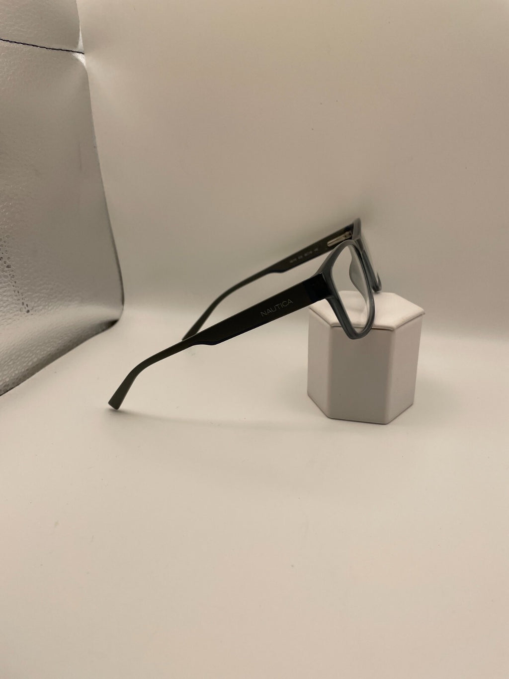 Nautica Brand N8175 Model 56 Eye Crystal Grey NEW