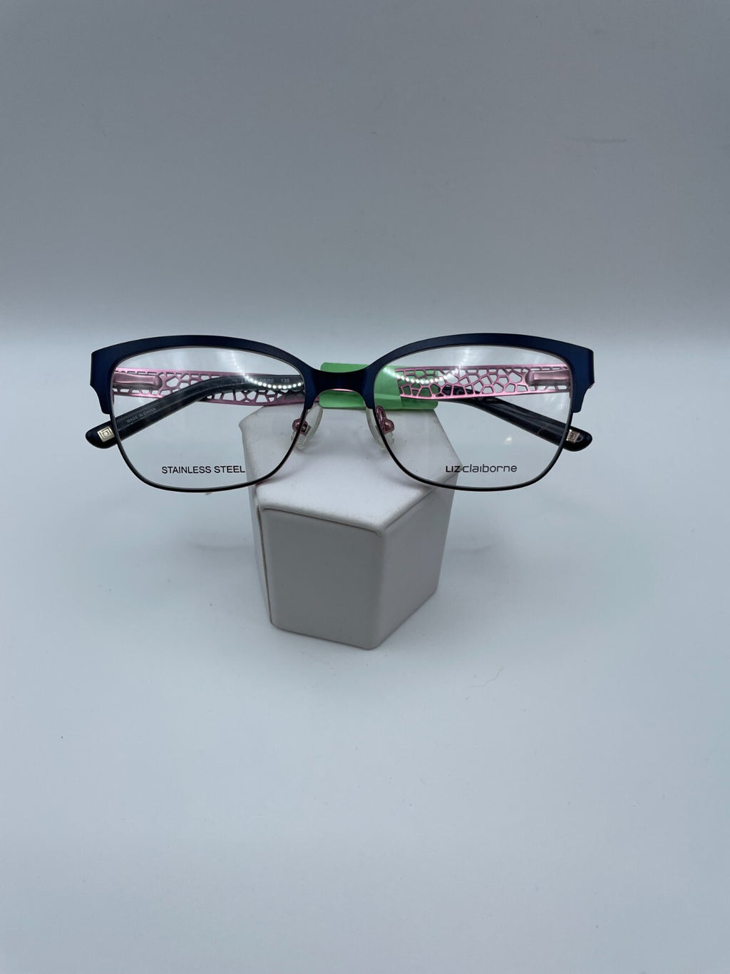 Liz Claiborne Brand L643 Model 52 Eye Blue/Pink NEW