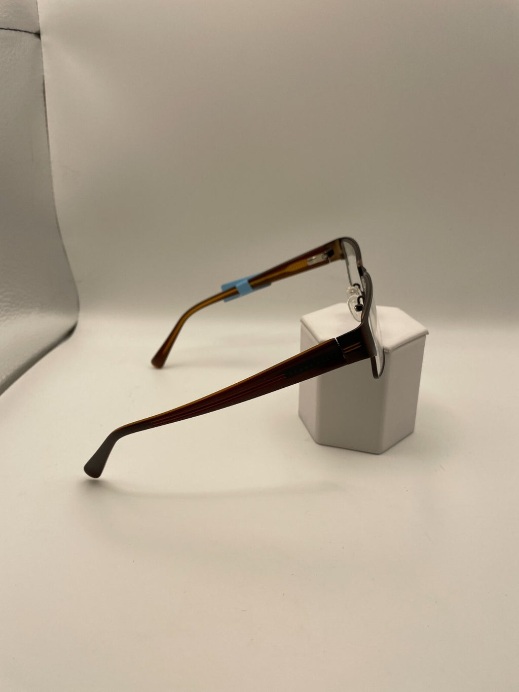 Perry Ellis Brand PE 303A-2 Model 53 Eye Brown NEW