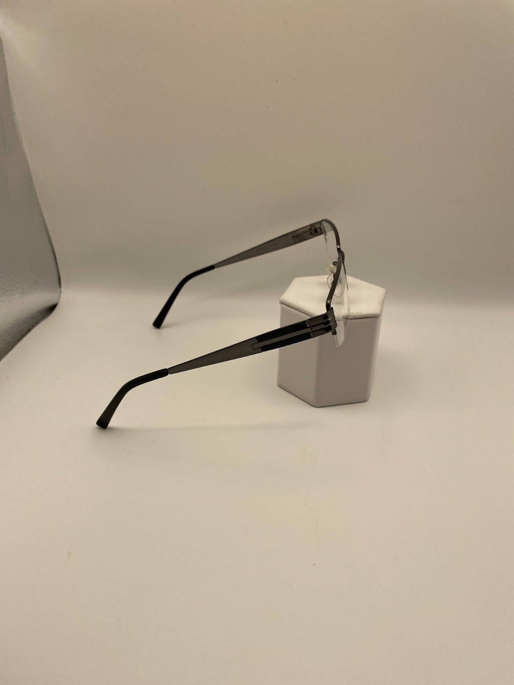 Bill Blass Brand BB 1045-2 Model 54 Eye Matte Gunmetal NEW