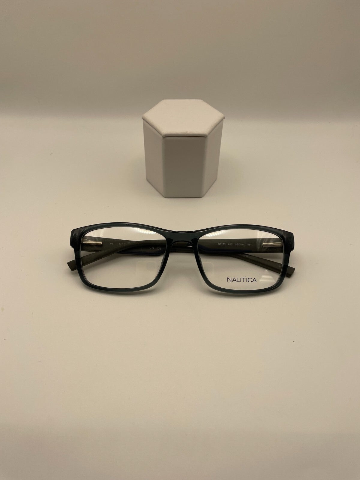 Nautica Brand N8175 Model 56 Eye Crystal Grey NEW