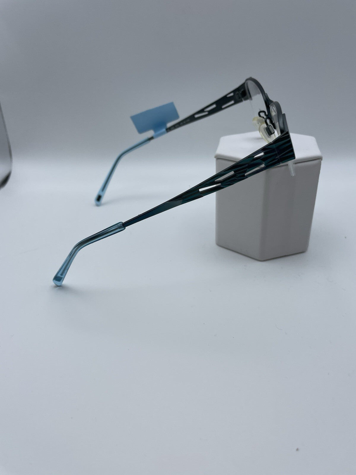 KLiiK Denmark Brand 460 Model 48 Eye Blue NEW