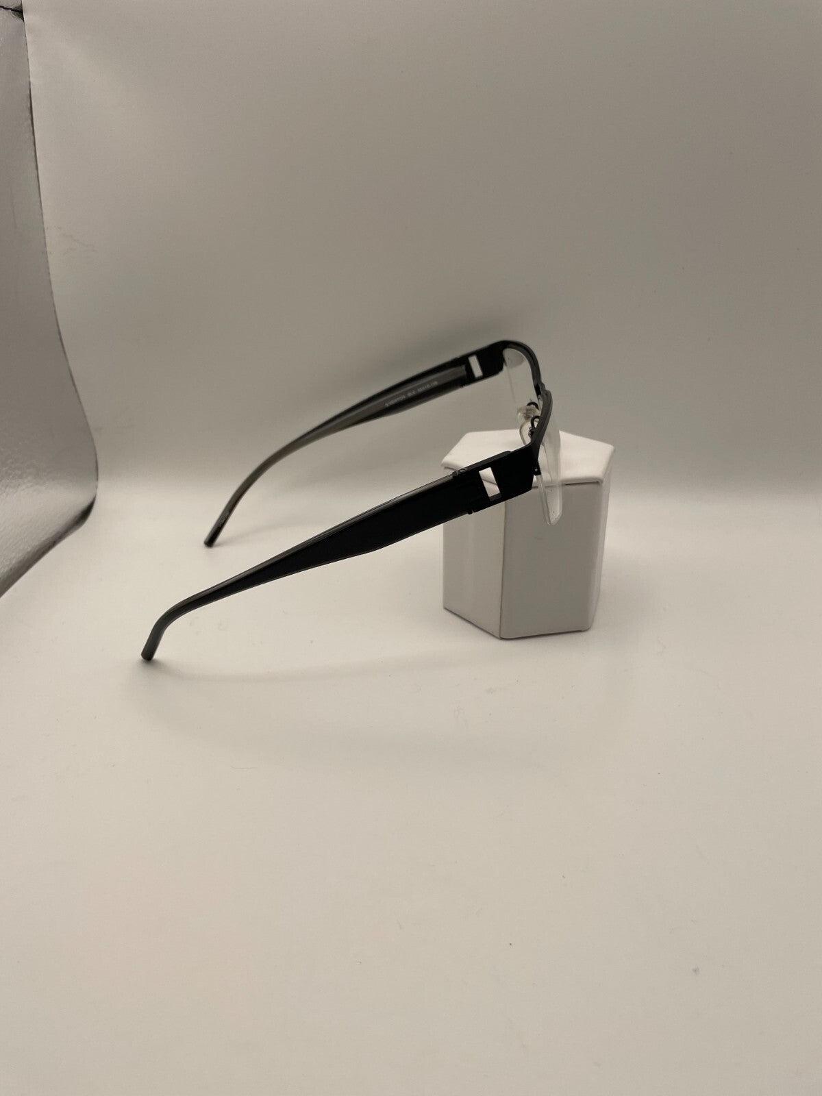 GANT Brand G Newton Model 53 Eye Black NEW