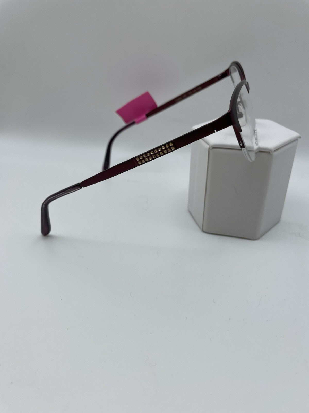 VERA WANG Brand Catlin Model 51 Eye Red NEW