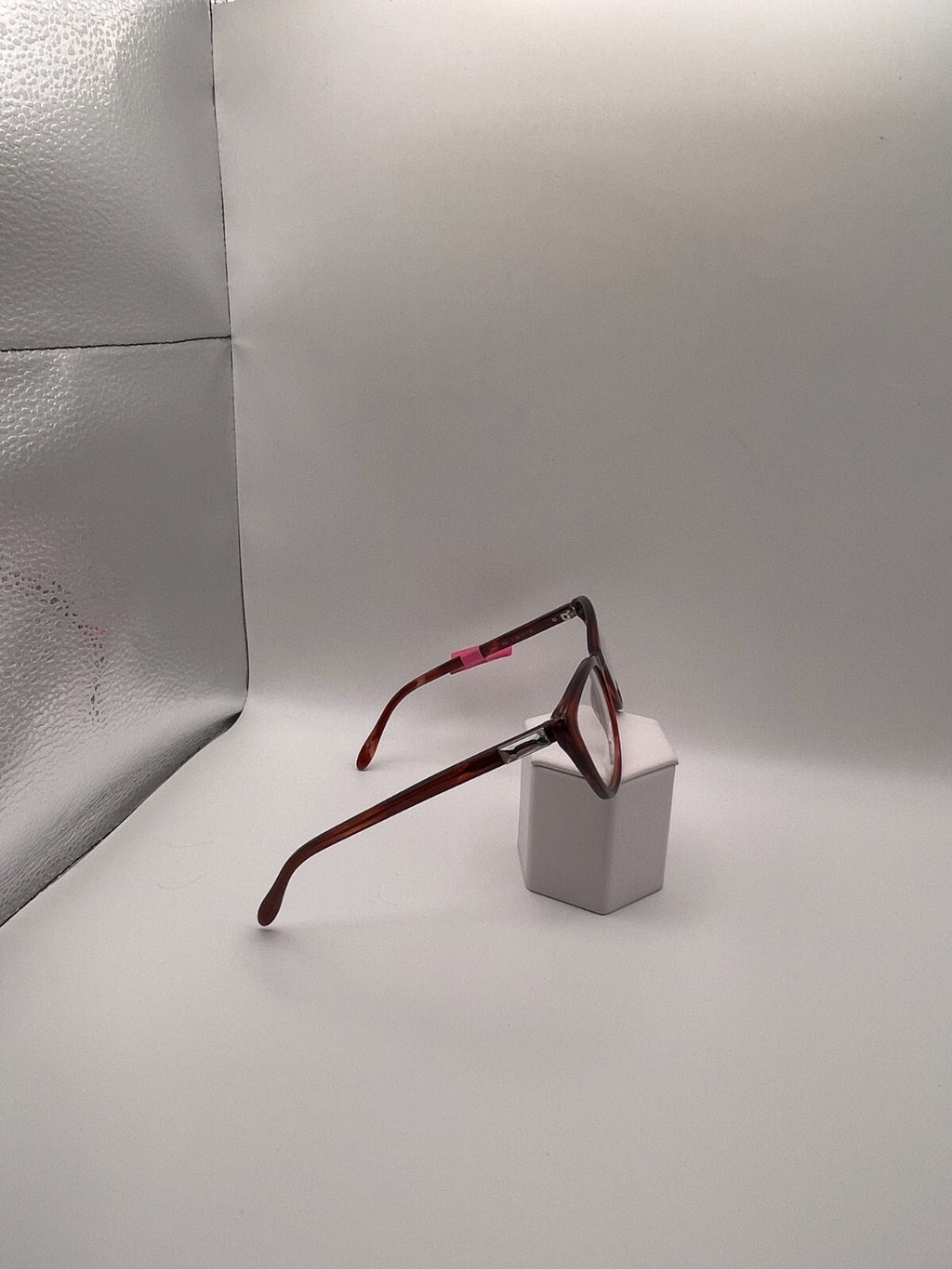 VERA WANG Brand Dea Model 52 Eye Red NEW