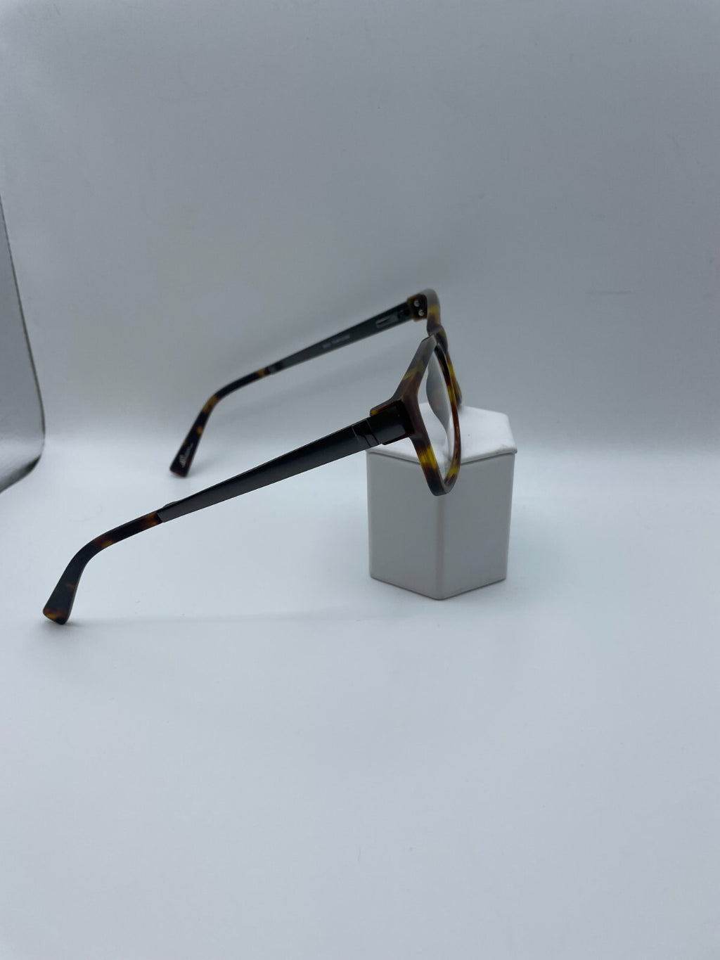 Elan Brand 3021 Model 54 Eye Tortoise NEW