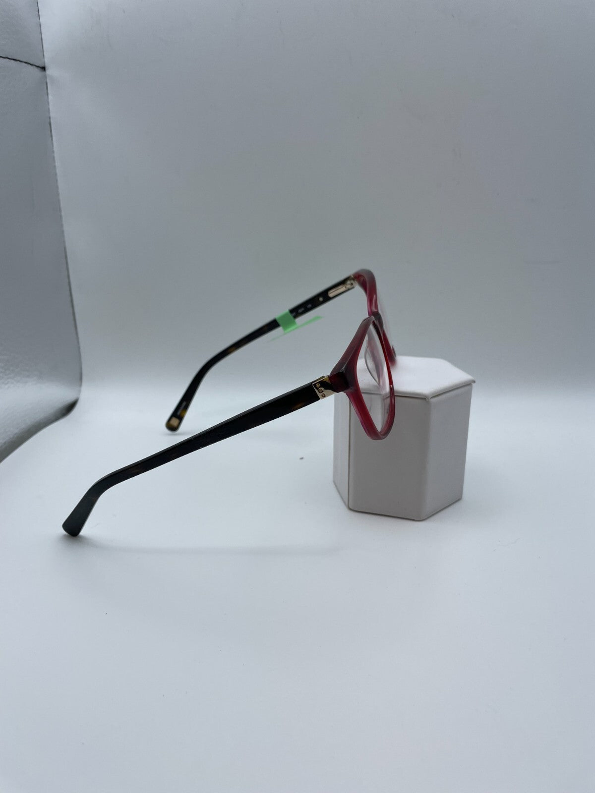 Liz Claiborne Brand L631 Model 52 Eye Red NEW