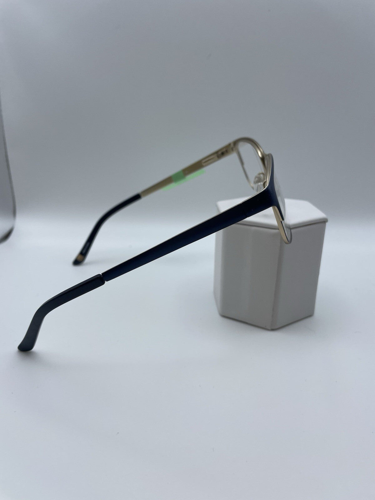 Liz Claiborne Brand L636 Model 52 Eye Blue NEW