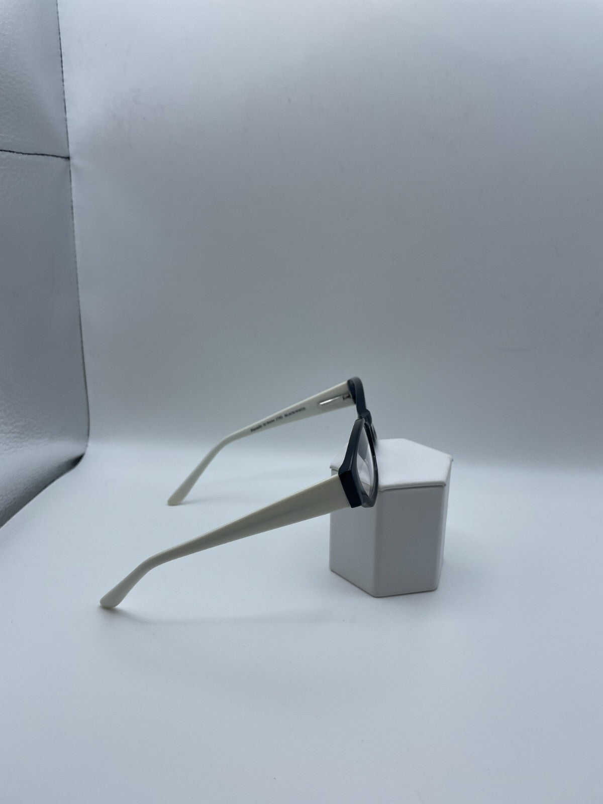 Parade Brand 1742 Model 48 Eye Black/White NEW