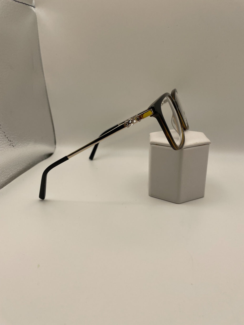 Jones New York Brand J780 Model 56 Eye Brown Horn NEW