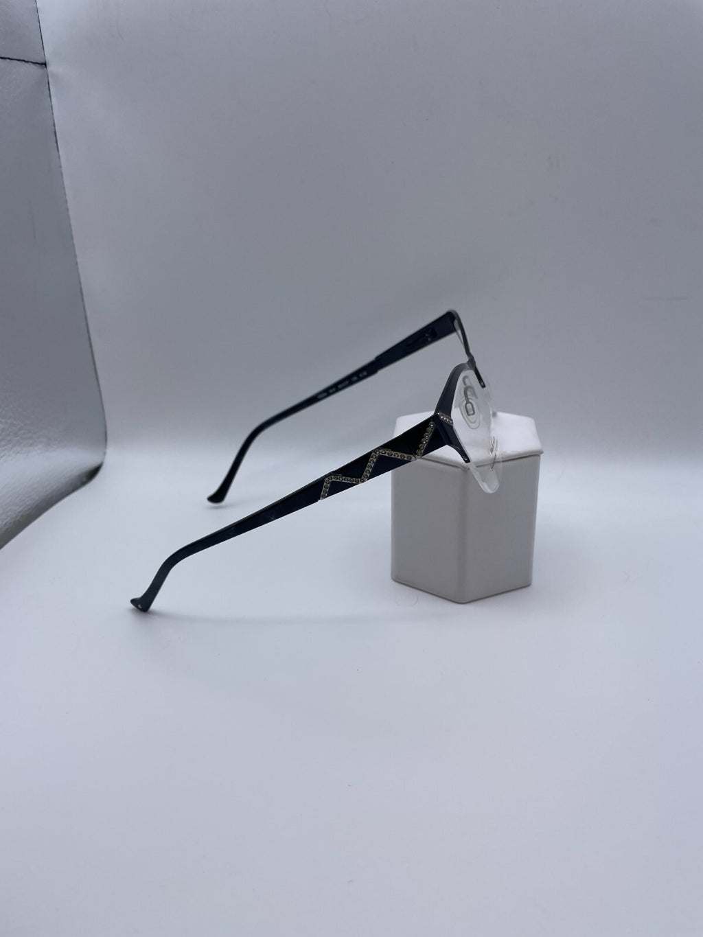 Tura Brand TE262 Model 50 Eye Black NEW