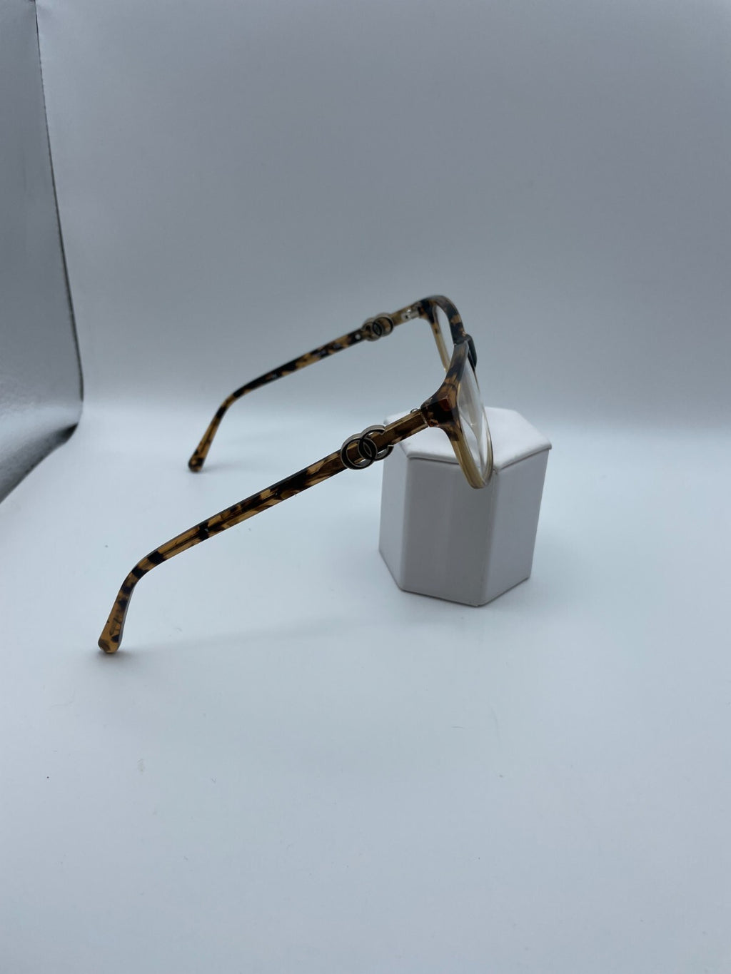 Oleg Cassini Brand OCO354 Model 54 Eye Tort NEW