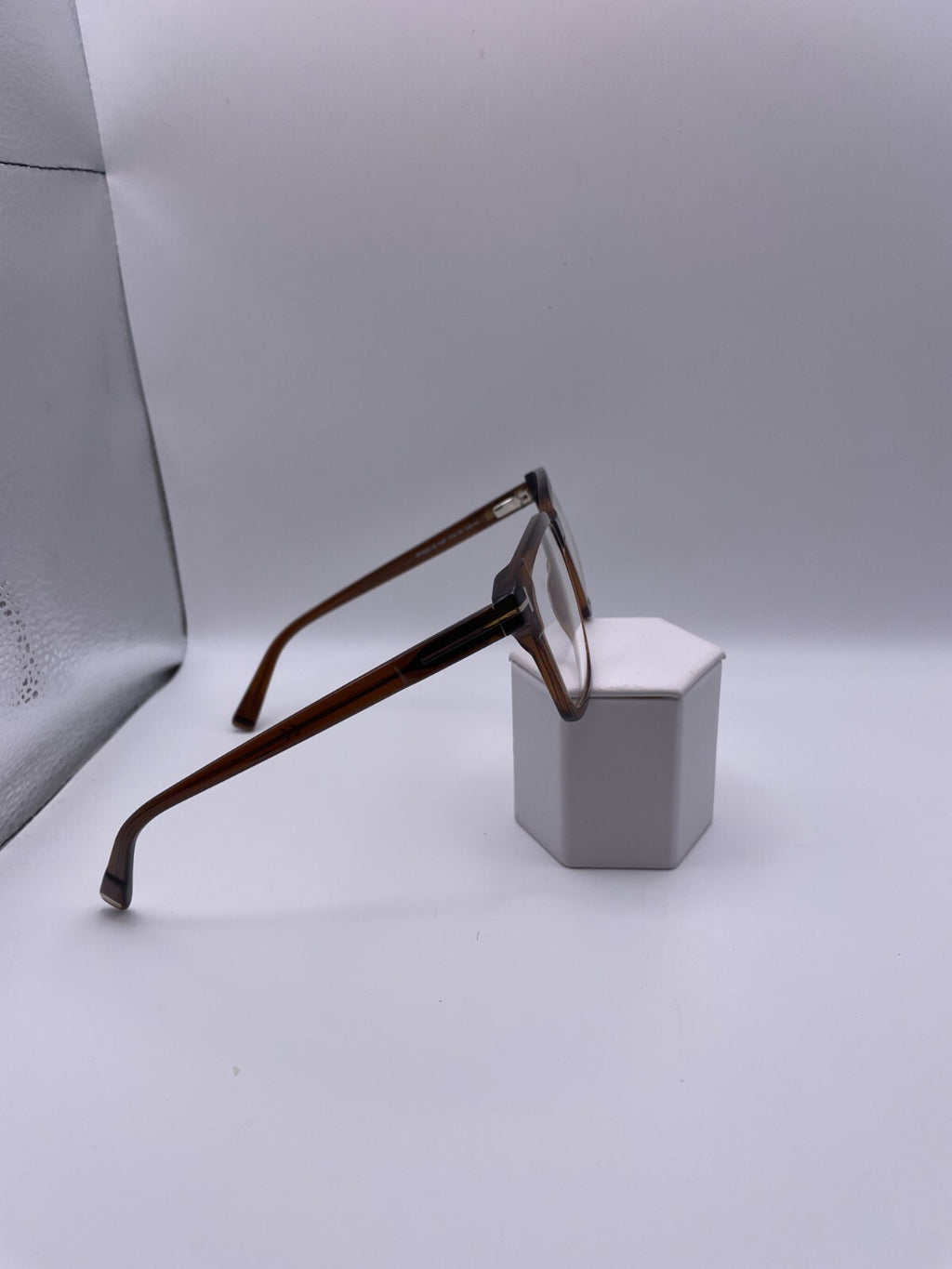 TOM FORD Brand TF5661-B Model 54 Eye Brown Crystal NEW