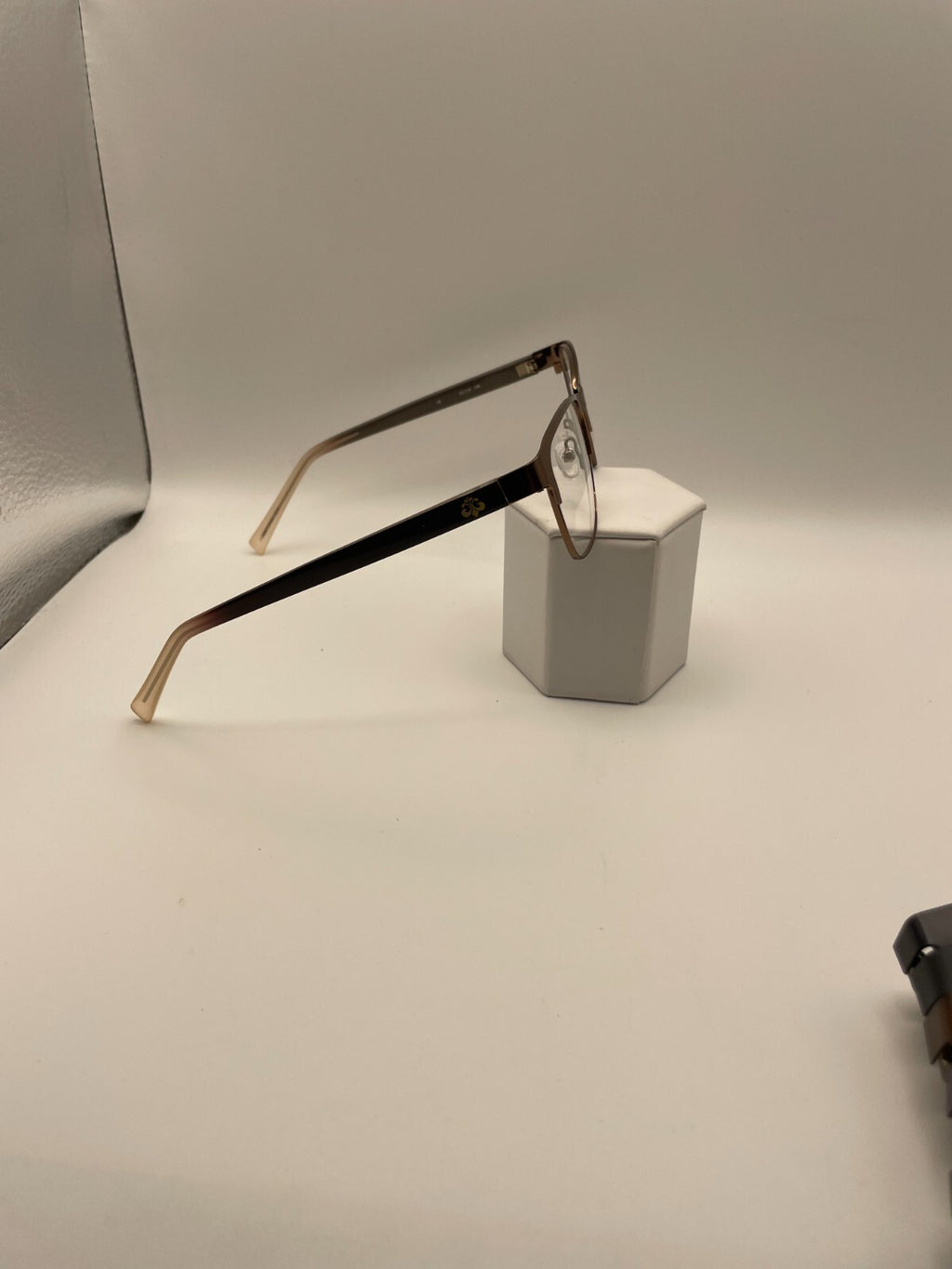 Dereon Brand DOV529 Model 53 Eye Brown NEW