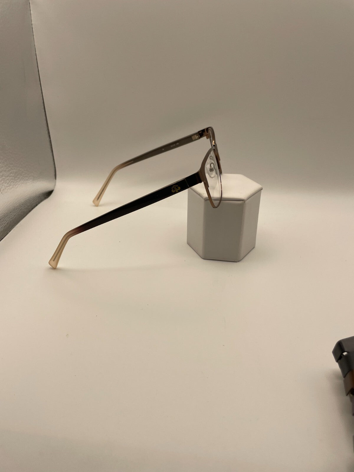 Dereon Brand DOV529 Model 53 Eye Brown NEW