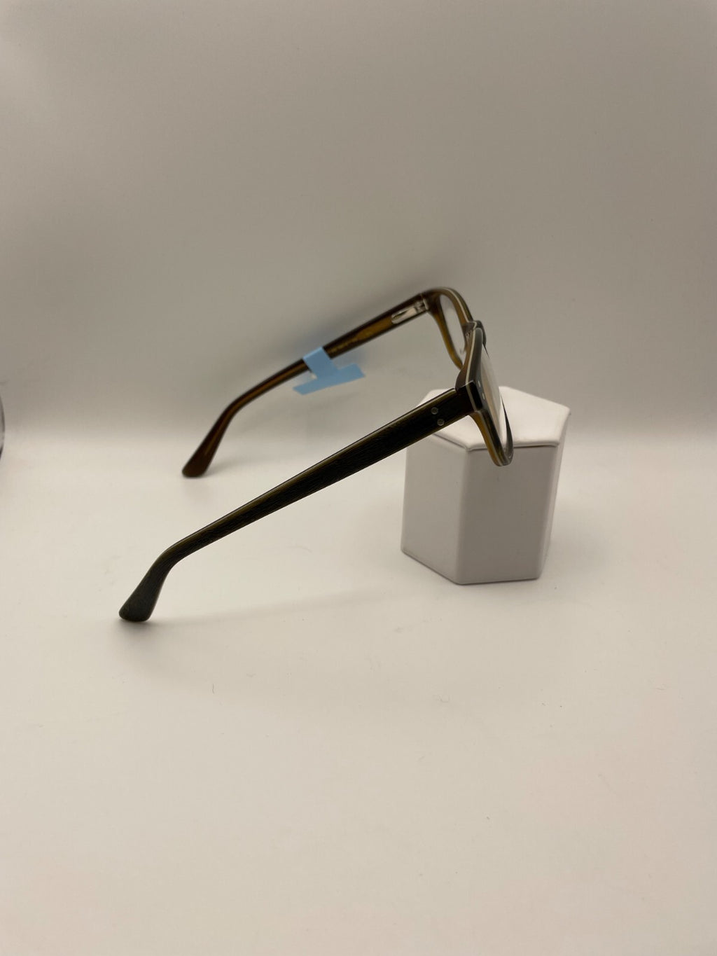 Perry Ellis Brand PE 300-3 Model 52 Eye Brown NEW