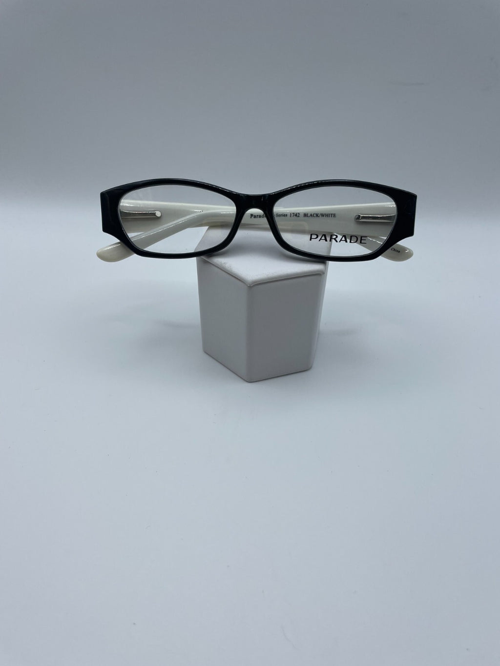 Parade Brand 1742 Model 48 Eye Black/White NEW