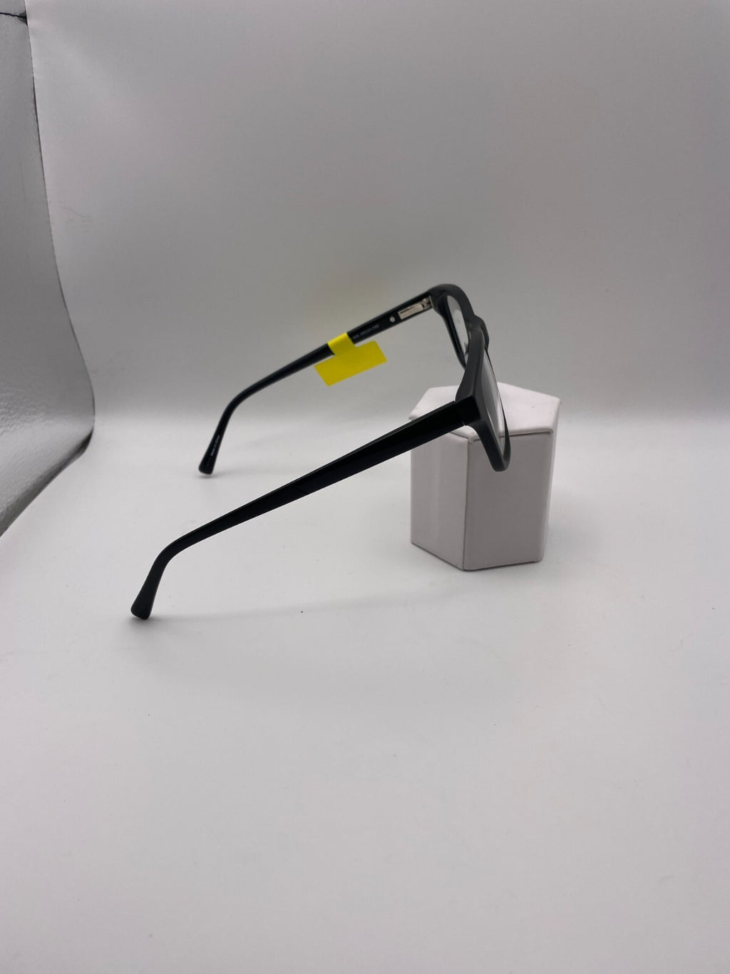Kenneth Cole Reaction Brand KC0788 Model 48 Eye Black NEW
