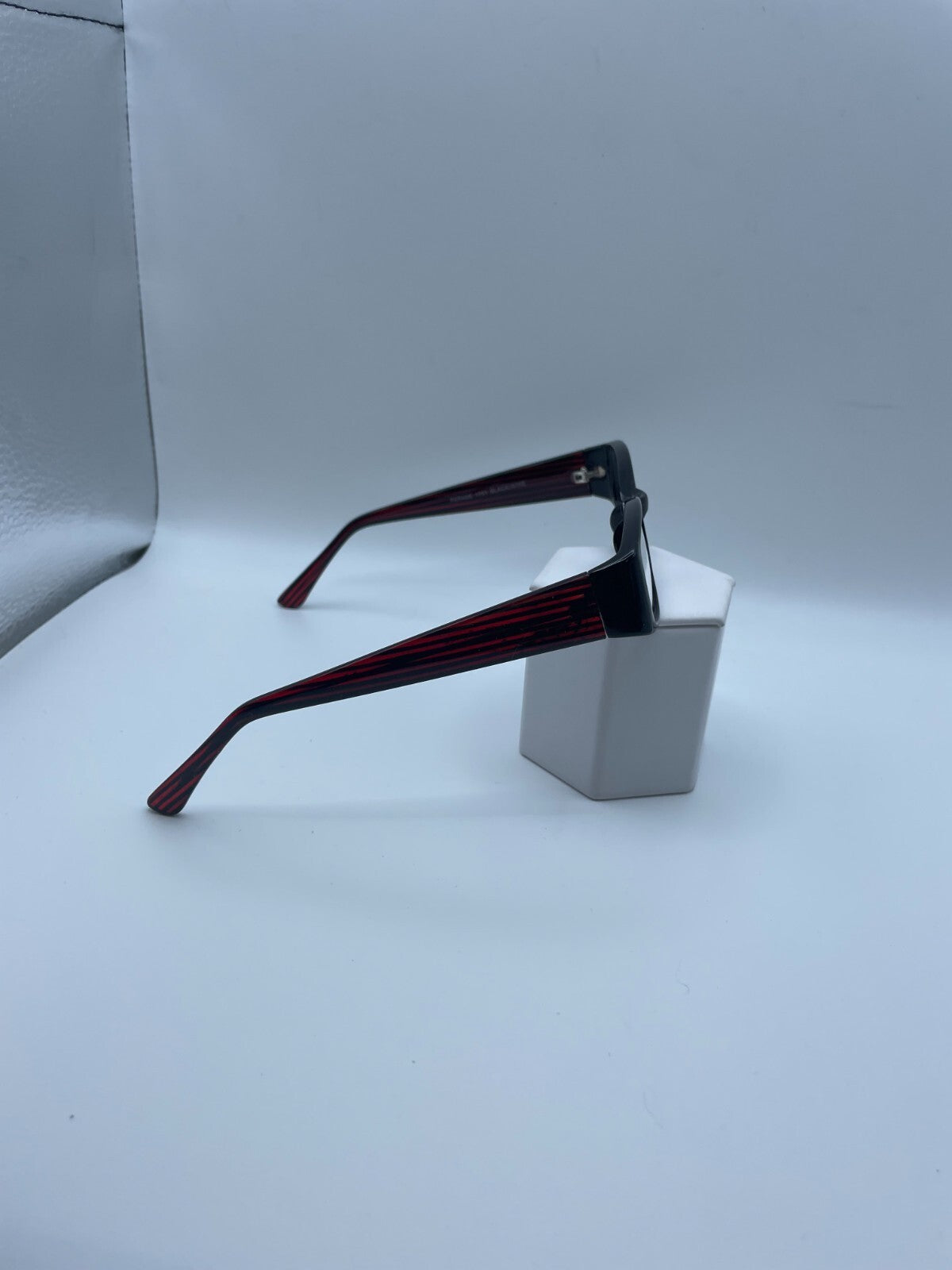 Parade Brand 1701 Model 48 Eye Black/Wine NEW