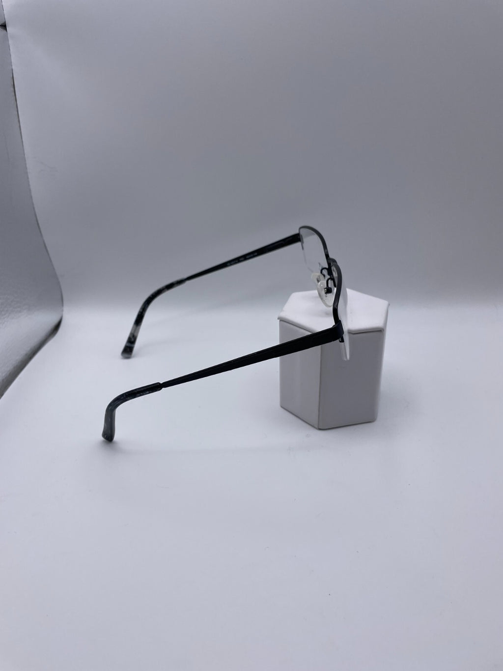 GANT Brand GA A217-4 Model 56 Eye Black NEW