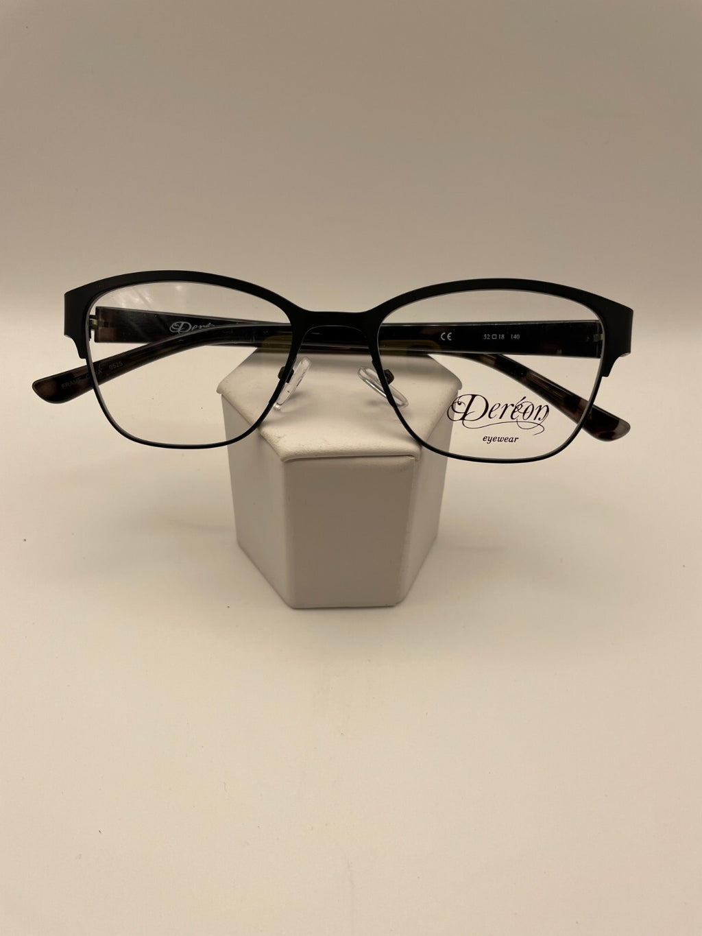 Dereon Brand DOV528 Model 52 Eye Black NEW
