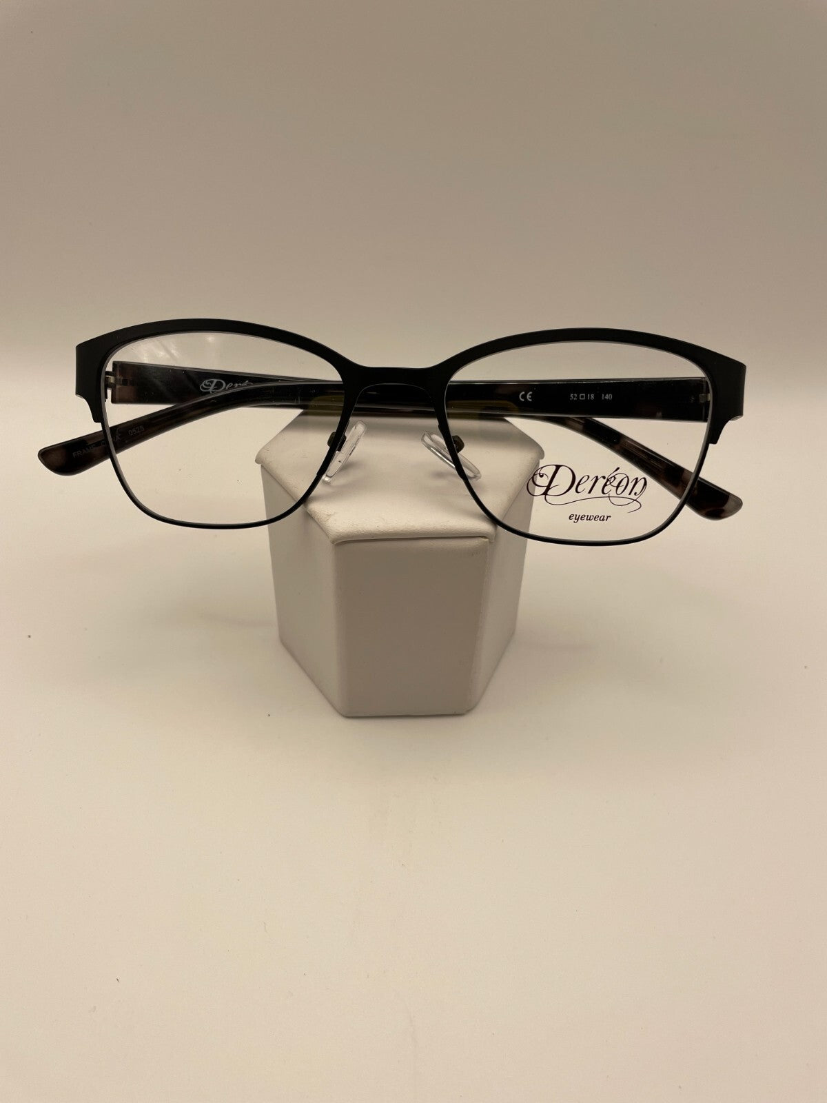 Dereon Brand DOV528 Model 52 Eye Black NEW