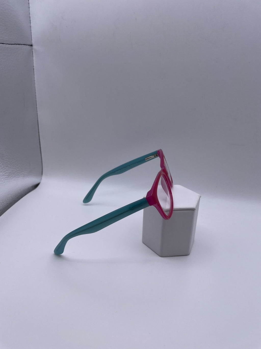 Parade Brand 1743 Model 48 Eye Pink/Blue NEW
