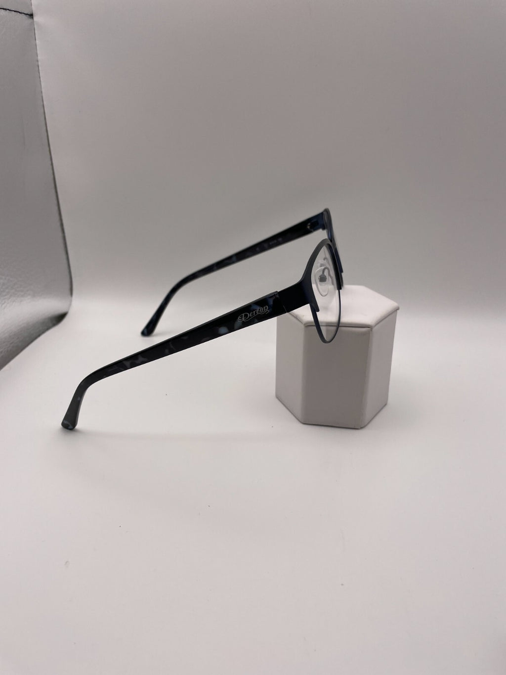 Dereon Brand DOV528 Model 52 Eye Blue NEW