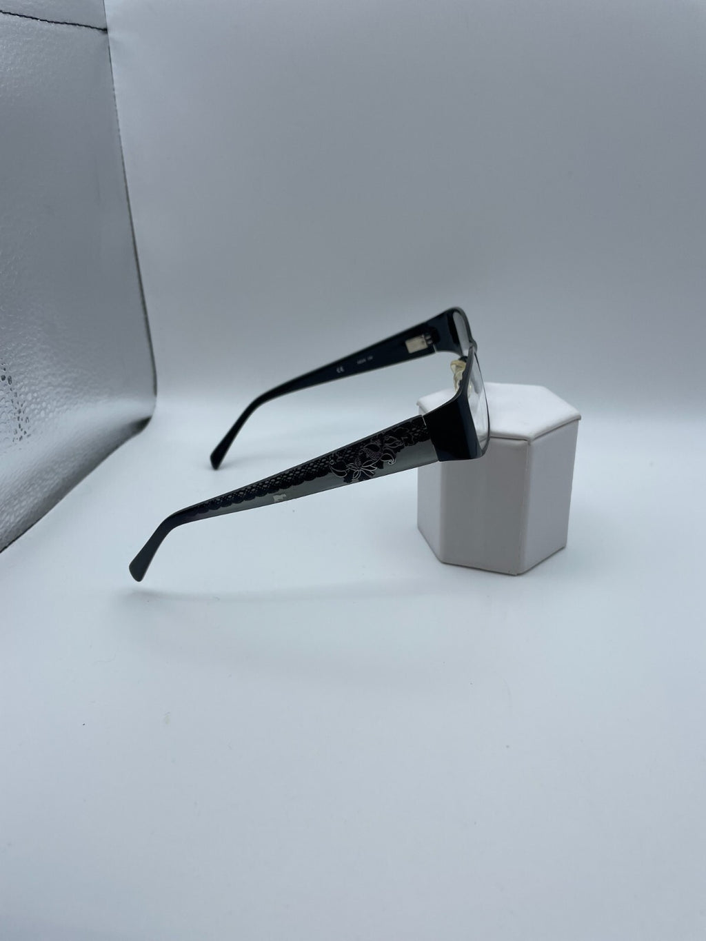Oleg Cassini Brand OCO342 Model 52 Eye Black NEW