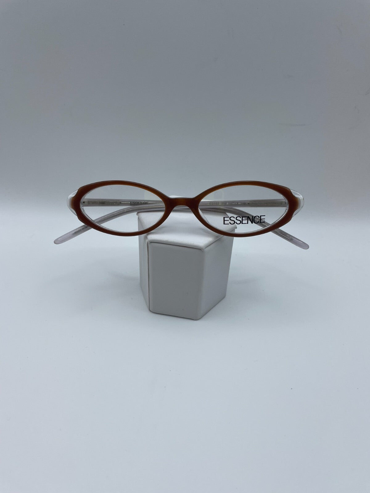 Essence Brand ES107 Model 52 Eye Brown NEW