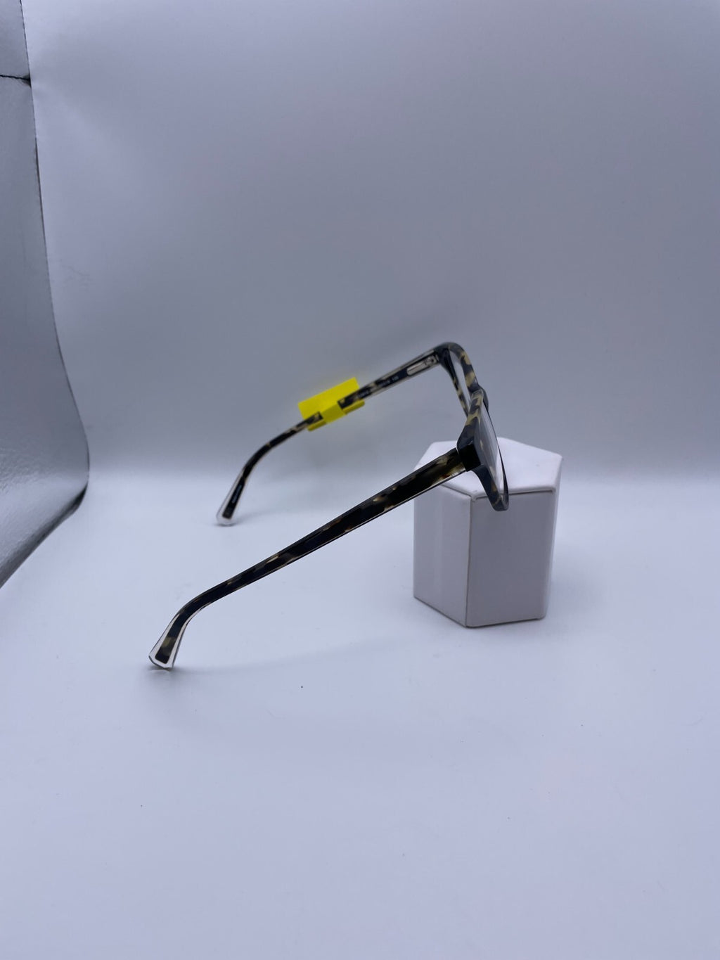 Kenneth Cole Reaction Brand KC0812 Model 50 Eye Tortoise NEW